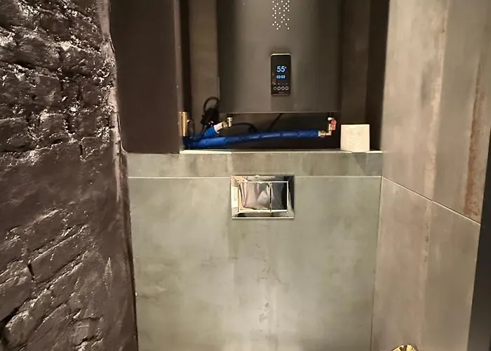 Darkhouse アパート ウッチ